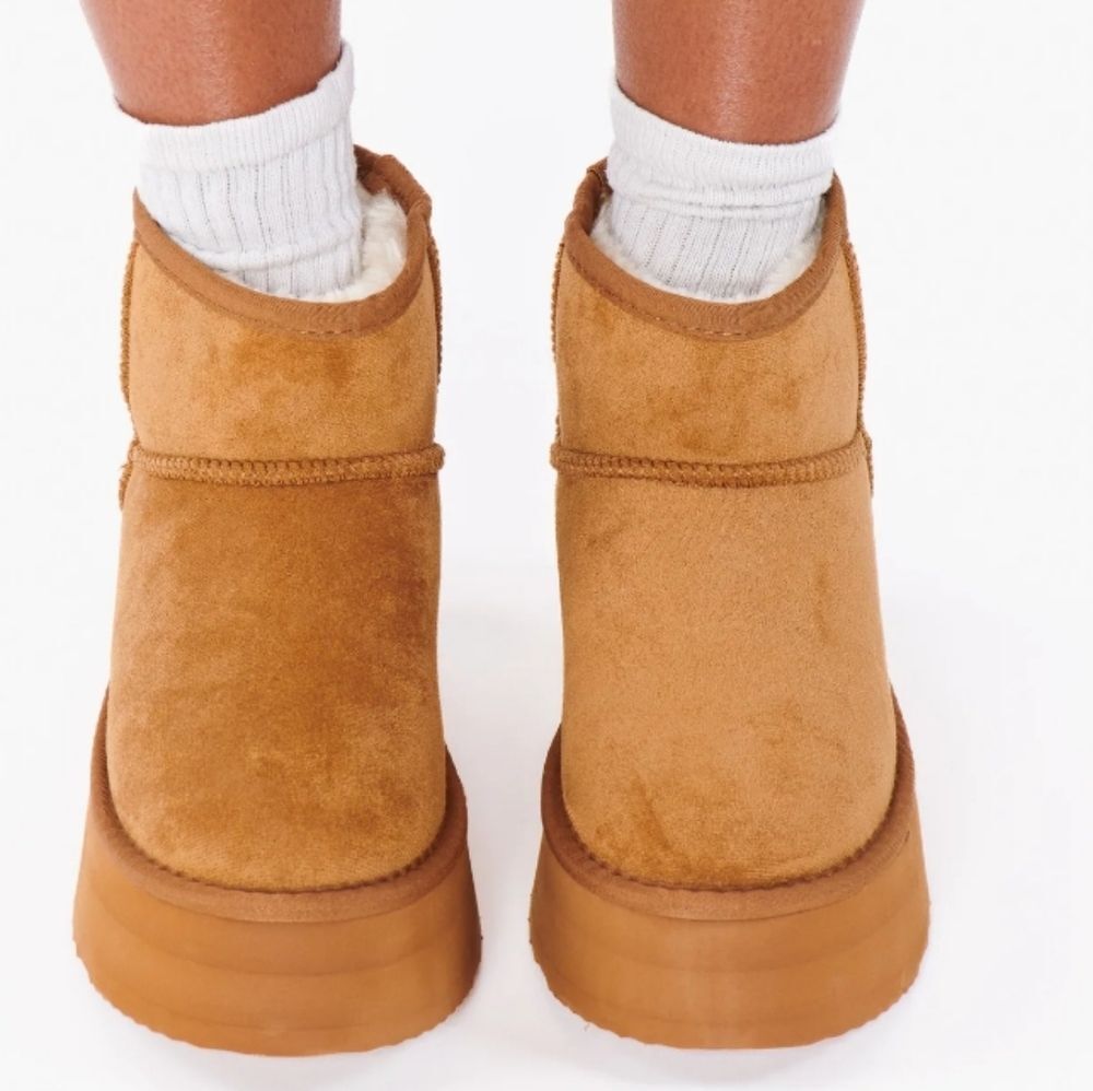 BRAND NEW MADDEN NYC PLATFORM  WOMENS SNOW BOOT